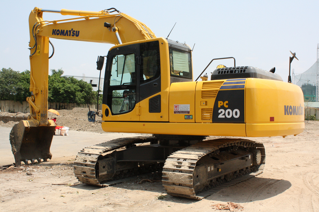 Komatsu-pc-200-4-4121.jpg